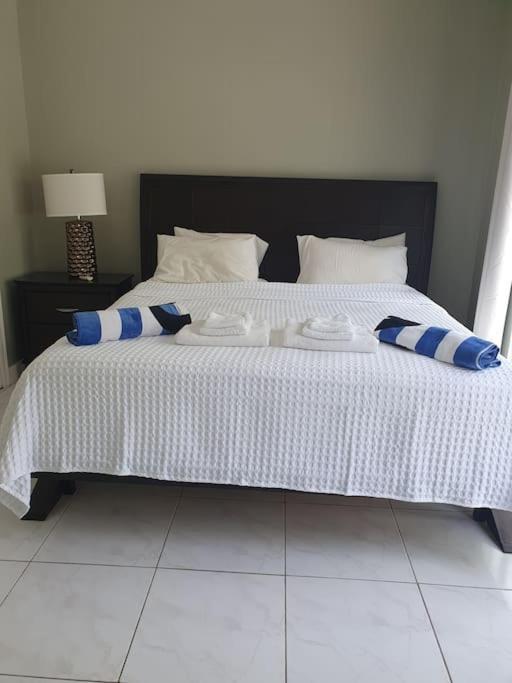 Townhouse By The Bay, Little Bay Country Club ,Negril Villa Orange Bay Екстериор снимка